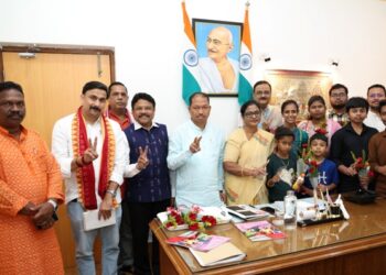 କର୍କଟ ହାରିବ, ଜୀବନ ଜିତିବ ବିଧାନସଭାରେ ବାଚସ୍ପତିଙ୍କୁ ଭେଟିଲେ କର୍କଟ ଯୋଦ୍ଧା କର୍କଟ ଯୋଦ୍ଧାଙ୍କର ସୁସ୍ଥ ଓ ନିରାମୟ ଜୀବନ କାମନା କଲେ ବାଚସ୍ପତି