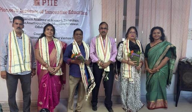 “ଇଷ୍ଟ “ଶିକ୍ଷା ଅନୁଷ୍ଠାନରେ ଶିକ୍ଷା ସମ୍ୱଦ୍ଧିୟ ଆଲୋଚନାଚକ୍ର ଅନୁଷ୍ଠିତ