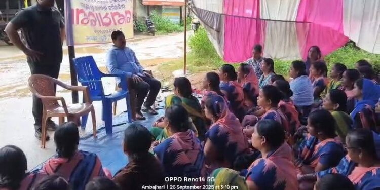 ଗୋଷ୍ଠୀ ସହାୟିକା ମାନଙ୍କ ବିଭିନ୍ନ ସମସ୍ୟା ଆଲୋଚନା କଲେ ଦଶପଲ୍ଲା ବିଧାୟକ