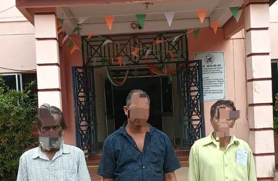 ସତ୍ଯବାଦୀରେ ତିନି ୱାରେଣ୍ଟି ଗିରଫ