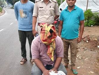 ଭଉଣୀ ବାହାଘର ପାଇଁ ଗଞ୍ଜେଇ ଚୋରା ଚାଲାଣ ବେଳେ ଯୁବକ ଗିରଫ : ଭଉଣୀ ବିବାହ ସ୍ବପ୍ନ ଅଧୁରା ରହିଲା  