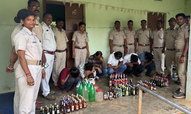 ଅବକାରୀ ବିଭାଗ ଓ ଜିଲ୍ଲା ମୋବାଇଲ ୟୁନିଟ ଵିଭାଗ ଚଢାଉ କରି ବିପ୍ର ପରିମାଣ ଦେଶି ଓ ଵିଦେଶି ମଦ ଜବତ