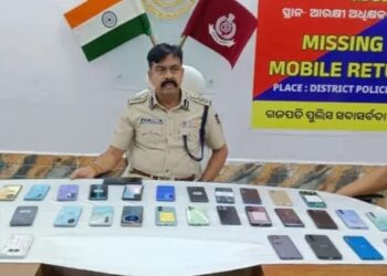ଗଜପତି ଜିଲ୍ଲାର ବିଭିନ୍ନ ସ୍ଥାନରୁ ହଜିଯାଇଥିବା ମୋବାଇଲ୍ ଫେରସ୍ତ କରି ମୋହାନତା ଦେଖାଇଲା ଜିଲ୍ଲା ପୋଲିସ