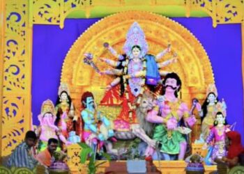 ମଣ୍ଡପରେ ମୃଣ୍ମୟୀ ଦୁର୍ଗାଙ୍କ ସପ୍ତମୀ ପୂଜା : ସହସ୍ରାଧିକ ଶ୍ରଦ୍ଧାଳୁ ଙ୍କ ସମାଗମ