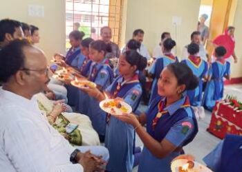 ଶ୍ରୀରାମକୃଷ୍ଣ ଆଦର୍ଶ ଶିକ୍ଷାକେନ୍ଦ୍ରରେ ଗୁରୁ ଦିବସ ପାଳନ କଲା ରୋଟାରୀ କ୍ଳବ୍, ନୟାଗଡ଼ : ଶିଷ୍ଯମାନଙ୍କ ସଫଳତା ହିଁ ଗୁରୁଙ୍କ ପରିଚୟ