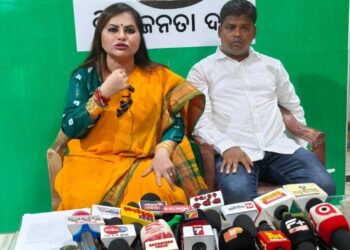 ଭୁଲ୍ ସୂଚନା ପାଇ : ଅନ୍ଧାରରେ ବାଡ଼ି ବୁଲାଇ ଭକୁଆ ବନିଲେ ନୟାଗଡ ପୋଲିସ୍