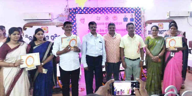 ବାଲିପାଟଣାର ତିନି ଜଣ ଶିକ୍ଷକଙ୍କୁ ମୁଖ୍ୟମନ୍ତ୍ରୀ ଶିକ୍ଷା ପୁରସ୍କାର ପ୍ରଦାନ