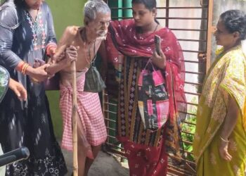 ଅସହାୟ ବୃଦ୍ଧ ଉଦ୍ଧାର