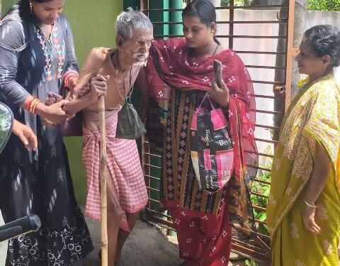 ଅସହାୟ ବୃଦ୍ଧ ଉଦ୍ଧାର