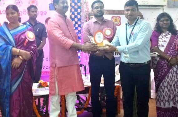 ମୁଖ୍ୟମନ୍ତ୍ରୀ ଶିକ୍ଷା ପୁରସ୍କାରରେ ସମ୍ମାନିତ ହେଲେ ଚିତ୍ତରଞ୍ଜନ ମିଶ୍ର