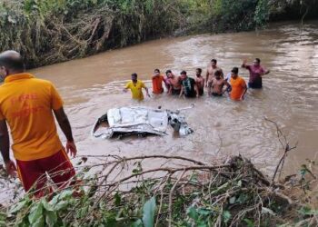 ଘୋଡାକଣ ବ୍ରିଜ୍ ଉପରୁ ବର୍ଷା ପାଣିରେ କାର ସହ ଭାସିଯାଇଥିବା ଚାଳକ ୪୮ ଘଣ୍ଟା ପରେ କାରସହ ଶବ ଠାବ