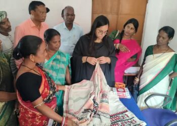 ନୁଆଗଡ ବ୍ଳକକୁ ଜିଲ୍ଲାପାଳ ପରିଦଶନ ଆସି ବର୍ଷାରେ କ୍ଷୟକ୍ଷତିର ଅନୁଧ୍ୟାନ କଲେ