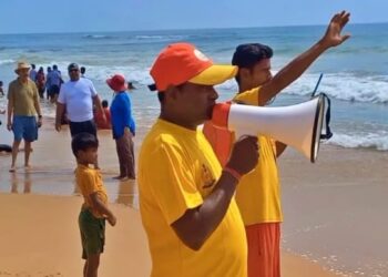 ଜିଲ୍ଲା ପ୍ରଶାସନ ପକ୍ଷରୁ ବାତ୍ଯା ମୋନ୍ଥା ପ୍ରସ୍ତୁତି ମତ୍ସ୍ୟଜୀବୀଙ୍କ ସହ ସମୁଦ୍ର ସ୍ନାନ ପାଇଁ କଟକଣା