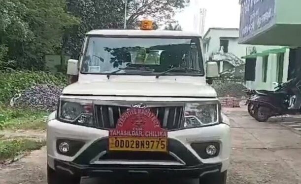 ରାସ୍ତା ଦୁର୍ଘଟଣା ରେ ଚିଲିକା ତହସିଲଦାର ଗୁରୁତର
