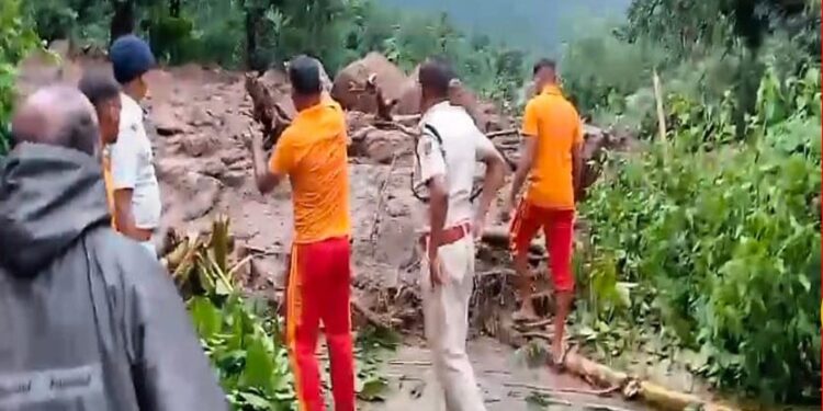 ପ୍ରକୃତିର କରାଳ ତାଣ୍ଡବ : ଜନଜୀବନ ଅସ୍ତବ୍ୟସ୍ତ, ବାପ-ପୁଅ ନିଖୋଜ