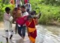 ଗଜପତିରେ ପୁଣି ଜନନୀ ଯନ୍ତ୍ରଣା : ପ୍ରସୂତିଙ୍କୁ ଏକ କିମି ବୋହି ଆମ୍ବୁଲାନ୍ସ କର୍ମଚାରୀମାନେ ସ୍ୱାସ୍ଥ୍ୟକେନ୍ଦ୍ରକୁ ନେଲେ