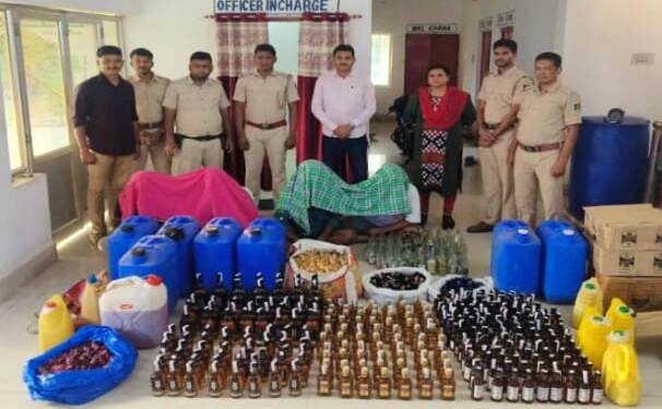 ଅବକାରୀ ବିଭାଗର ଚଢ଼ାଉ,ବ୍ୟାପକ ମାତ୍ରା ରେ ନକଲି ବିଦେଶୀ ଓ ଦେଶୀ ମଦ ଜବତ,୪ ଗିରଫ