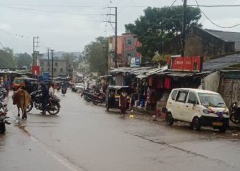 ବାଲିଗୁଡା ରେ କୋହଲା ପାଗ ସାଙ୍ଗକୁ ଝିପି ଝିପି ବର୍ଷା ଅବ୍ୟାହତ : ଜୀବନ ଯାତ୍ରା ବ୍ୟାହତ