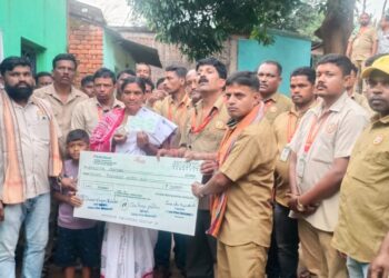 ଓଡିଶା ଡ୍ରାଇଭର ମହାସଂଘ ପକ୍ଷରୁ ମୃତ ଡ୍ରାଇଭରଙ୍କ ପରିବାର ବର୍ଗ ଙ୍କୁ ସହାୟତା ପ୍ରଦାନ