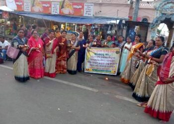 କଲିକତା ଡାକ୍ତରୀ ଛାତ୍ରୀ ଗଣଦୁଷ୍କର୍ମ ବିରୋଧରେ ବଡଦାଣ୍ଡରେ ଦୀପଦାନ