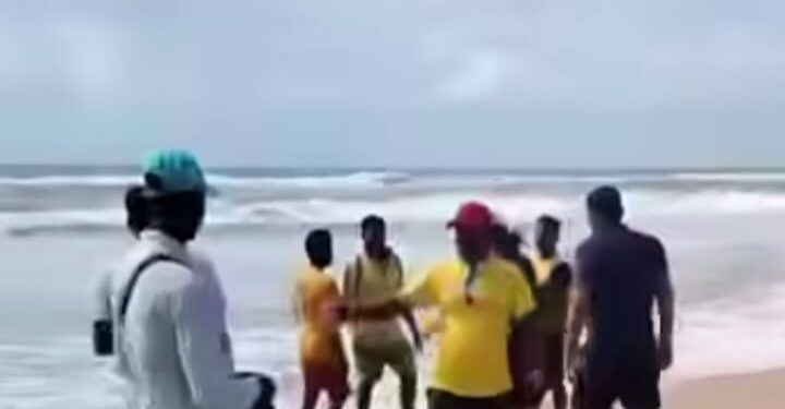 ଲାଇଫଗାର୍ଡଙ୍କୁ ଆକ୍ରମଣ କଲେ ପର୍ଯ୍ୟଟକ