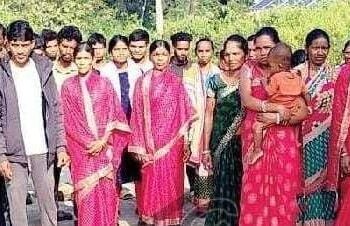 ସାପଲାଗୁଡ଼ା ଗ୍ରାମକୁ ସଂଯୋଗ କରୁଥିବା ରାସ୍ତାକୁ ପକ୍କା ରାସ୍ତାରେ ପରିଣତ କରି ମୁଖ୍ୟ ରାସ୍ତା ସହ ସଂଯୋଗ ଦାବି କରି ଗ୍ରାମବାସୀଙ୍କ ବିକ୍ଷୋଭ