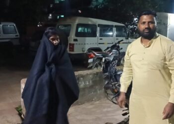 ସମାଜସେବୀଙ୍କ ସମୟୋଚିତ ହସ୍ତକ୍ଷେପ ପରେ ମାନସିକ ବିକାରଗ୍ରସ୍ତ ମହିଳା ପରିବାର ସହିତ ପୁନଃମିଳନ ହେଲେ