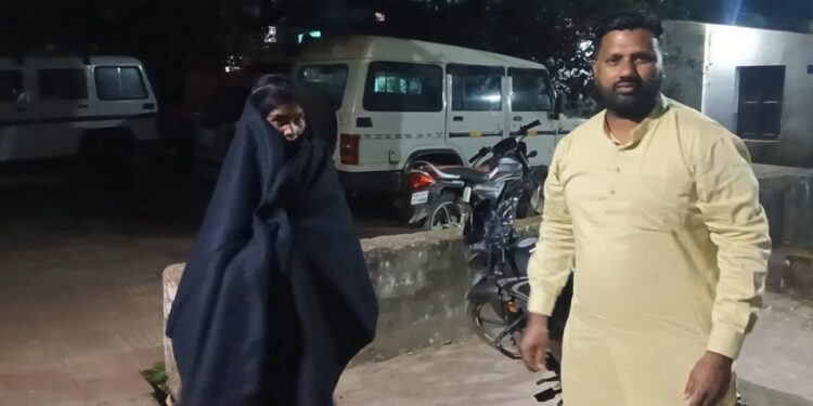 ସମାଜସେବୀଙ୍କ ସମୟୋଚିତ ହସ୍ତକ୍ଷେପ ପରେ ମାନସିକ ବିକାରଗ୍ରସ୍ତ ମହିଳା ପରିବାର ସହିତ ପୁନଃମିଳନ ହେଲେ