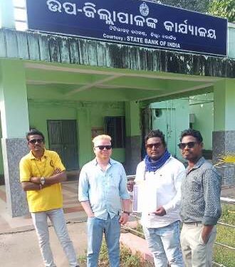 ଦବରୀ ଗ୍ରାମ ସ୍ଥିତ ଜୟ ମା ଦୁଆର୍ଶନୀ ୟୁଥ କ୍ଲବ ଗାଁ ର ନୂଆ ସ୍କୁଲ ର ସମସ୍ୟା କୁ ନେଇ ଉପଜିଲ୍ଲାପାଳ କାର୍ଯ୍ୟାଳୟ ର ଦ୍ୱାରସ୍ତ