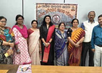 ଓଡ଼ିଶା ସଚିବାଳୟ ଲେଖକ ପରିଷଦର ମାସିକ ସାରସ୍ୱତ ଆସରରେ କବି ରାଜେନ୍ଦ୍ର କିଶୋର ପଣ୍ଡା ଓ ସୁକାନ୍ତ ସୁବୁଦ୍ଧିଙ୍କୁ ଶ୍ରଦ୍ଧା ସୁମନ ଅର୍ପଣ