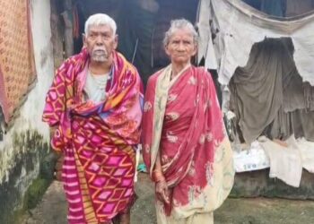 ସମସ୍ତ ଯୋଗ୍ୟତା ରହିଛି ତଥାପି ଆବାସ ଯୋଜନାରୁ ବଞ୍ଚିତ ବୃଦ୍ଧ ଦମ୍ପତି, ଗ୍ରାମ କୋଠା ଘରେ ଦୁଃଖଦ ଜୀବନ ବିତାଉଛନ୍ତି