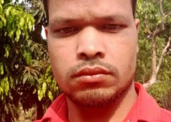 ଭୁବୁନି ପଞ୍ଚାୟତ ସିତୀଗୁଡ଼ା ଗ୍ରାମରେ ନିଜ ଦେଶୀ ବନ୍ଧୁକରେ ବାରୂଦ ଭର୍ତ୍ତି କରୁଥିବା ବେଳେ ଗୁଳି ଫୁଟି ଯୁବକଙ୍କ ମୃତ୍ୟୁ