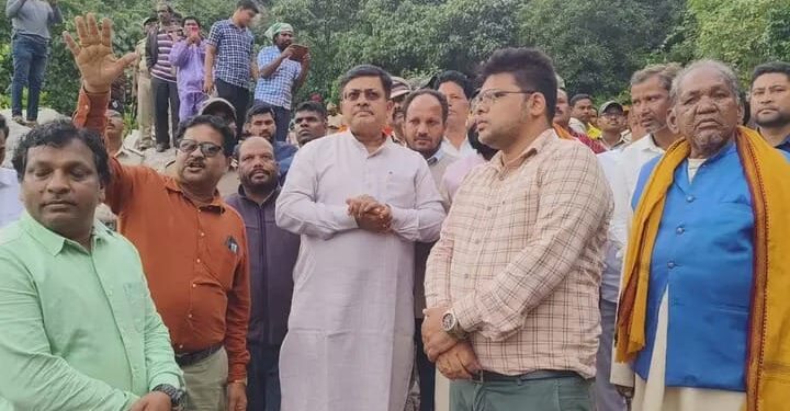 ଭୁସ୍କଳନ ଅଞ୍ଚଳ ପରିଦର୍ଶନ କଲେ ଆଇନମନ୍ତ୍ରୀ ପୃଥିବୀରାଜ ହରିଶ୍ଚନ୍ଦନ