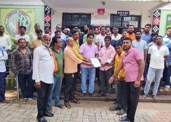 ଡାକ୍ଟର ବଦଳି କୁ ନେଇ ବିରୋଧ କଲେ ଅଞ୍ଚଳବାସୀ