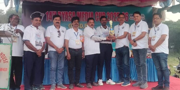 ବ୍ୟାସ ମିଡିଆକପ କ୍ରିକେଟ ଟୁର୍ଣ୍ଣାମଂଟ ଉଦ୍‌ଘାଟିତ କୋରାଇ ପ୍ରେସ କ୍ଲବକୁ ହରାଇ ଟାଟା ଷ୍ଟିଲ ଫାଇନାଲକୁ ଉନ୍ନୀତ