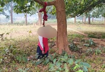 ଜଙ୍ଗଲ ରାସ୍ତା କଡ଼ରୁ ଅଜଣା ଯୁବତୀର ଝୁଲନ୍ତା ଶବ ଉଦ୍ଧାର