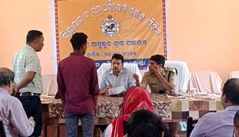 ପପୁଲୁର ଗ୍ରାମ ପଞ୍ଚାୟତ ଠାରେ ଜିଲ୍ଲାପାଳଙ୍କ ଯୁଗ୍ମ ଅଭିଯୋଗ ଶୁଣାଣି ଶିବିର