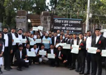 Placards displayed outside the court for the Lawyer Protection Act; Lawyers participate in the proceedings by wearing red ribbons