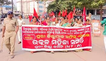 ଉତ୍କଳ ମହିଳା ସମିତିର ନିଶା ମୁକ୍ତ ଓଡିଶା ଦାବିରେ ପୁରୀ ଜିଲ୍ଲାପାଳ ଅଫିସ ଘେରାଉ
