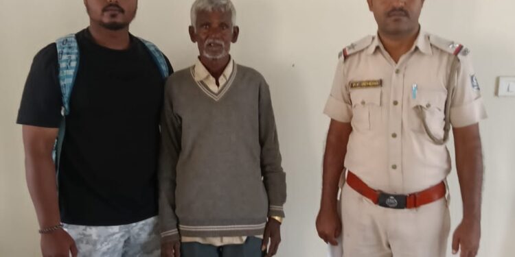 ରାମଚଣ୍ଡୀ ଥାନାର ପୋଲିସ୍ ପ୍ୟାଟ୍ରୋଲିଙ୍ଗ ଟିମ୍ ସନ୍ଧ୍ୟା ପ୍ୟାଟ୍ରୋଲିଙ୍ଗ କାର୍ଯ୍ୟ ସମୟରେ ଜଣେ ପ୍ରାୟ 70 ବର୍ଷ ବୟସ୍କ ବୃଦ୍ଧ ଉଦ୍ଧାର କରିଥିଲେ।