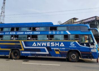 ହୃଦଘାତରେ ଚଳନ୍ତା ବସର ଡ୍ରାଇଭଙ୍କ ମୃତ୍ୟୁ : ୭୦ରୁ ଉର୍ଦ୍ଧ ଯାତ୍ରୀଙ୍କ ଜୀବନ ବଞ୍ଚାଇ ନିଜେ ଚାଲିଗଲେ