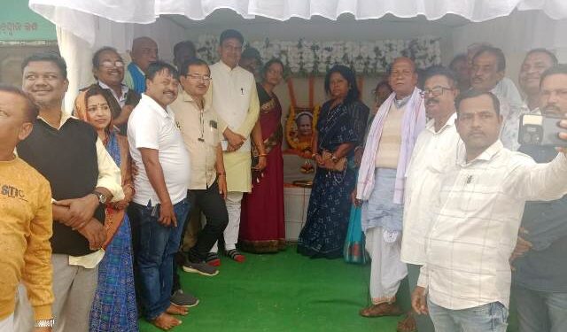 ଦ୍ୱାଦଶାହ କର୍ମରେ ଯୋଗଦେଲେ ତିର୍ତୋଲ ବିଧାୟକ ଓ ପୂର୍ବତନ ଏମପି