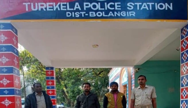 ତୁରେକେଲା ପୋଲିସ ଦ୍ବାରା ୧୩ ଦାଦନ ଶ୍ରମିକ,୪ ଶିଶୁ ଉଦ୍ଧାର : ୨ ସର୍ଦାର ଗିରଫ