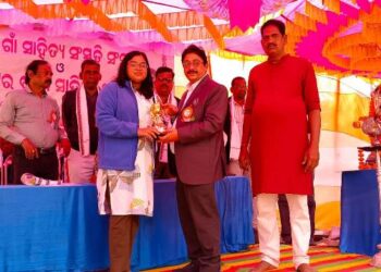 ଗାଁ ମାଟିର ବାସ୍ନାରେ ରାଜ୍ୟସ୍ତରୀୟ କବିତା ଆସର ଶଙ୍ଖମୂଳରେ କବି–କବୟିତ୍ରୀଙ୍କ ମହାସଙ୍ଗମ