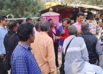 ପାରଳାଖେମୁଣ୍ଡି ସହରରେ ଖ୍ରୀଷ୍ଟିଧର୍ମ ପ୍ରଚାରକ ଓ ବିଶ୍ୱହିନ୍ଦୁ ପରିଷଦ କର୍ମକର୍ତ୍ତା ମୁହାଁମୁହିଁ