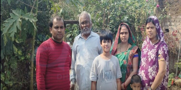 ଦିନ ଦି ପହର ରେ ପୋଲିସ କୁ ଦୁର୍ବୁତ୍ତ ଙ୍କ ଖୋଲା ଚାଲେଞ୍ଜ : ରାଜ ପରିବାର ର ଘର ମାଲିକଙ୍କୁ ହ୍ୟାଣ୍ଡ୍‌କ୍ୟାପ୍‌ ପକାଇ ନଗଦ ଟଙ୍କା ଓ ସୁନା ଲୁଟିନେଲେ