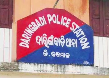 ଡବେରୀ ସେବାଶ୍ରମ ନିକଟରେ ଭାରସାମ୍ୟ ହରାଇ ବାଇକ୍‌ ଦୁର୍ଘଟଣାଗ୍ରସ୍ତ : ୩ ଜଣ ଆହତ