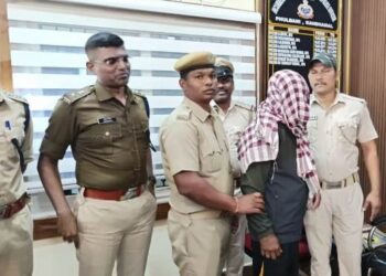 ଦେଶୀ ବନ୍ଧୁକ କାରଖାନା ଠାବ : ୪ ବନ୍ଧୁକ ଜବତ, ଜଣେ ଗିରଫ