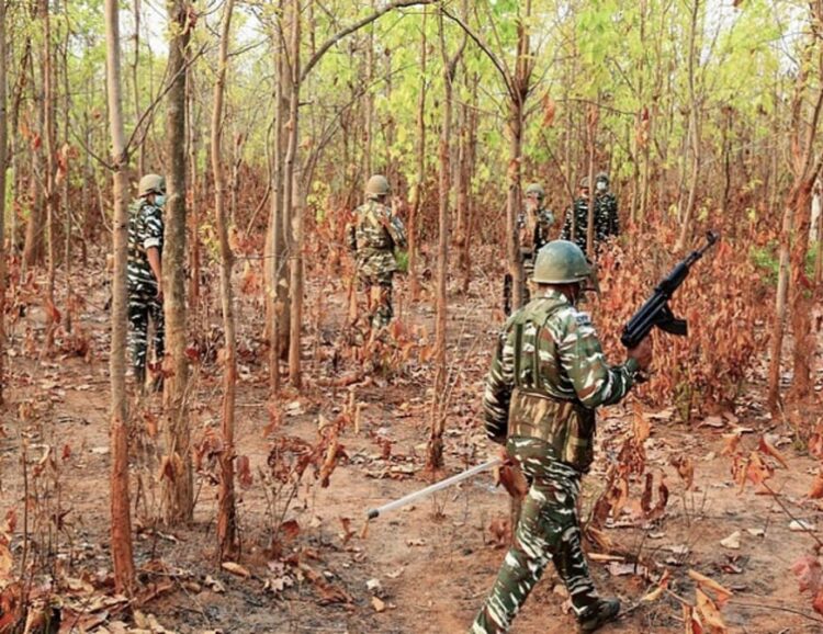 ସୁରକ୍ଷାକର୍ମୀ-ମାଓବାଦୀ ମୁହାଁମୁହିଁ : ବନ୍ଧୁକ ସମେତ ଅନେକ ମାଓ ସାମଗ୍ରୀ ଜବତ