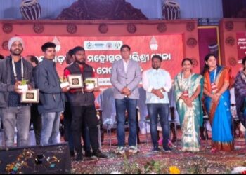 ନୟାଗଡ଼ ଜିଲ୍ଲା ମହୋତ୍ସବ ଦ୍ଵିତୀୟ ସନ୍ଧ୍ୟା : ଦର୍ଶକଙ୍କୁ ମତୁଆଲା କଲେ ମାଟିର ଝିଅ ବର୍ଣ୍ଣାଳି